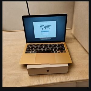 Apple MacBook Air in Gold